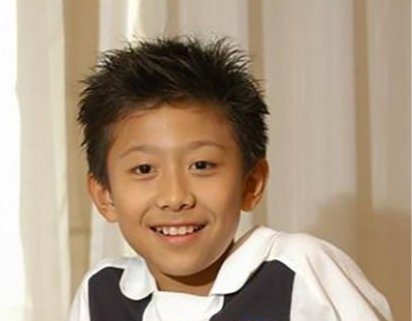 家有儿女中刘星是谁扮演的？