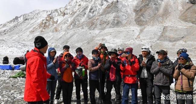 13名科考队员成功登顶珠峰,珠峰科考队登顶成功意味着什么?