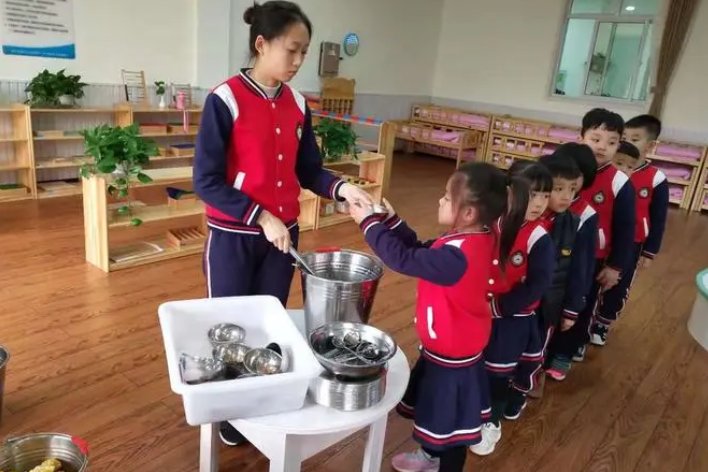 盛饭的拼音怎么写