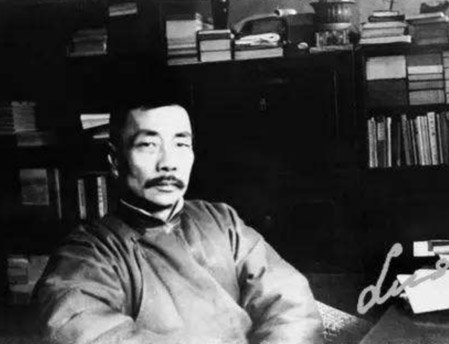 渡尽劫波兄弟在，相逢一笑泯恩仇出自哪里？