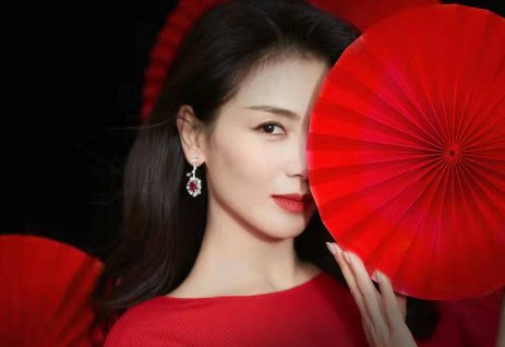 刘涛说“我托住了虎头虎脑的小撒”，她的回应是否尽显高情商？