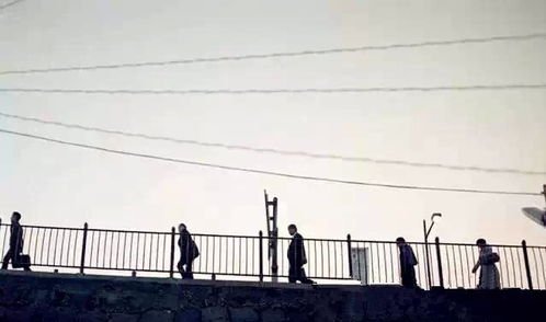 郑州一名女子降薪进门就哭，心疼老公一人还房贷，当时的心情是怎样的