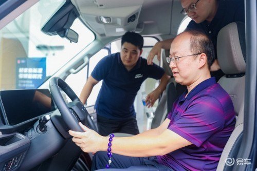 全新一代福特全顺，开创全场景智慧轻客新纪元