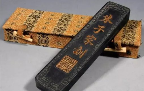 “宜未雨而绸缪，毋临渴而掘井。”是什么意思？