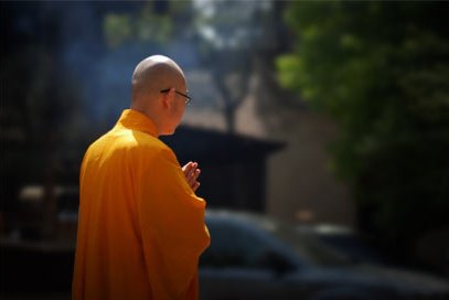 寺庙中主持与方丈的区别？