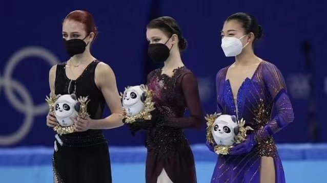 特鲁索娃赛后痛哭愤然疾走，教练拉不住，她究竟遭遇了什么