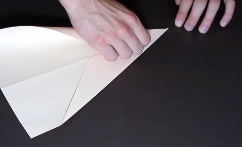 能飞9000000米的纸飞机怎么折