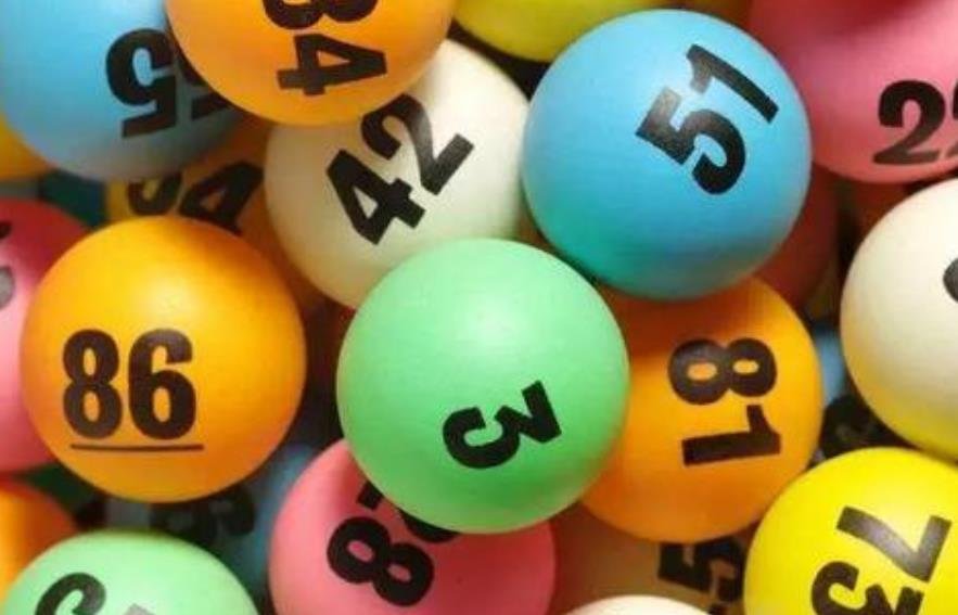 老人买彩票中1015万元大奖，转身就把彩票扔了，对此你怎么看？