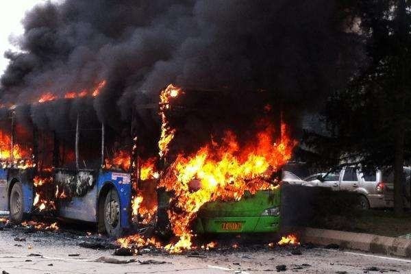 公交车或校车着火后应该怎么办