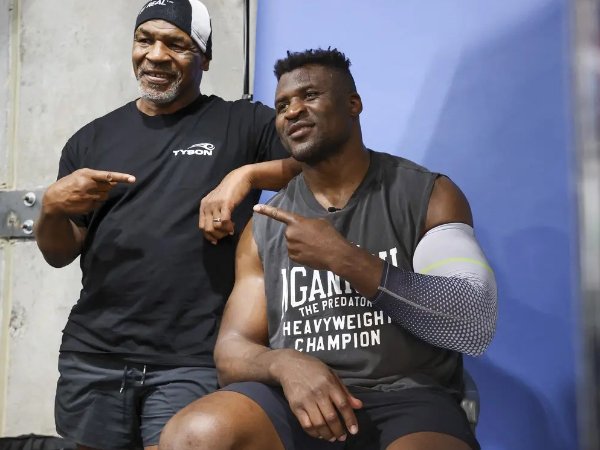 泰森富里与纳干诺比赛时间