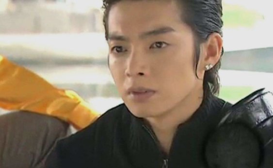 为什么终极一家中，兰陵王左肩膀有块马赛克？