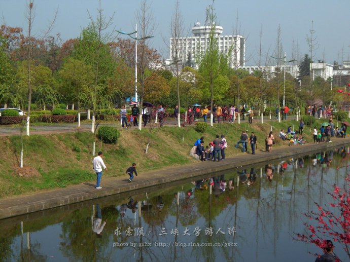 三峡大学成人教育学院的大学校园贴吧求索溪吧