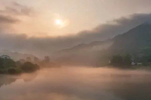 二年级云开雾散造句怎样写？