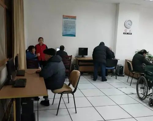 四川八旬老人每天玩游戏6小时，老年人适合玩游戏吗？