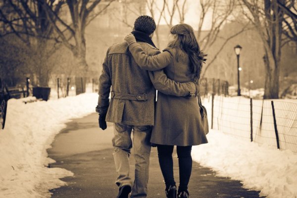 两个人爱得不够深是不会想念的，双方如何去做，才能让彼此深爱？