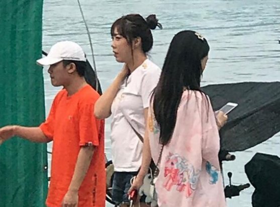 贾乃亮父母是做什么的？