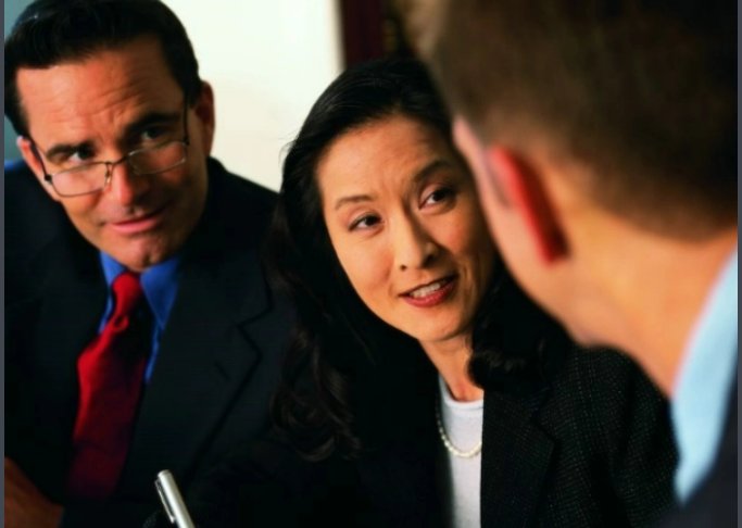 英语翻译官一个月多少钱