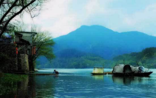 海日生残夜中的残夜是什么意思？