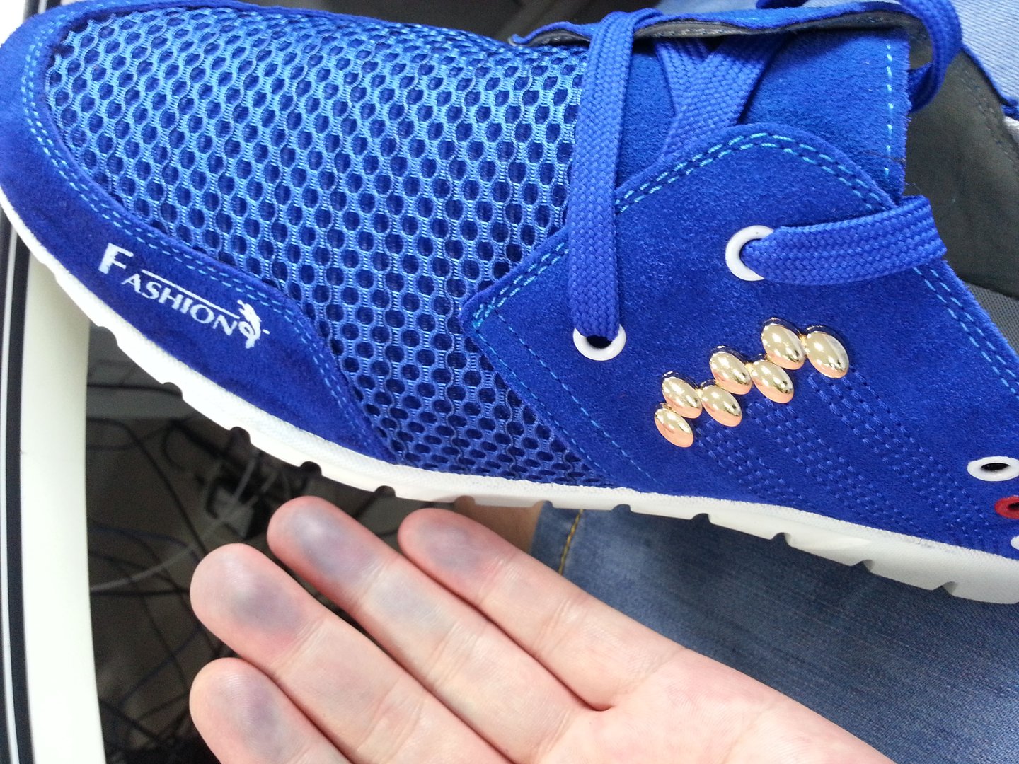 买鞋子的FAR.1984商家怎么能做淘宝商城！天猫只要交钱就可以行骗吗？