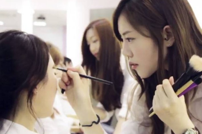 化妆师培训学校怎么找