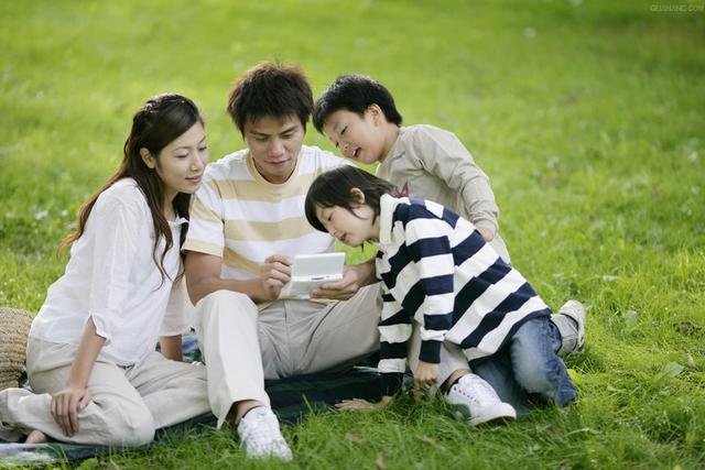 小孙子不肯做作业，湖南一奶奶让其亲身体验“搬砖”生活，当时他有何反应？