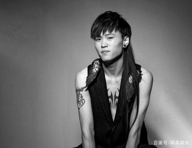 他在《中国好声音》中出名的张玮,把别人的歌唱火了,为何很少有他的消息?