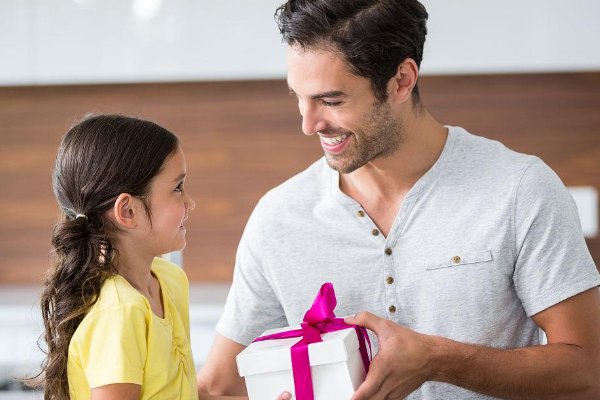 女儿送爸爸礼物爸爸的感言说说