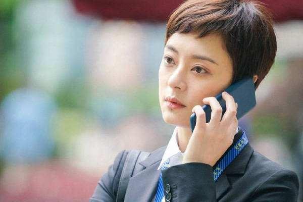 女子素颜不化妆被领导说邋遢，你觉得上班有没有必要化妆？