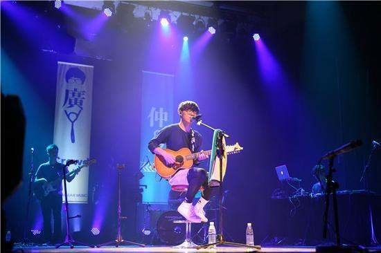 曾经在我眼前 却又消失不见 这是哪首歌的歌词？