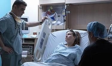 顺产生宝宝的时候，宝宝是用自己的力量爬出来，还是依靠妈妈的力量出来的？