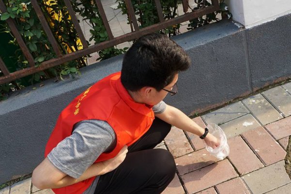 女子捡钱不还称有种别丢，现在竟然还有素质很低的人？