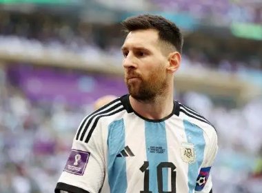 梅西在球队的人缘那么好？而C罗却被队友抛弃？