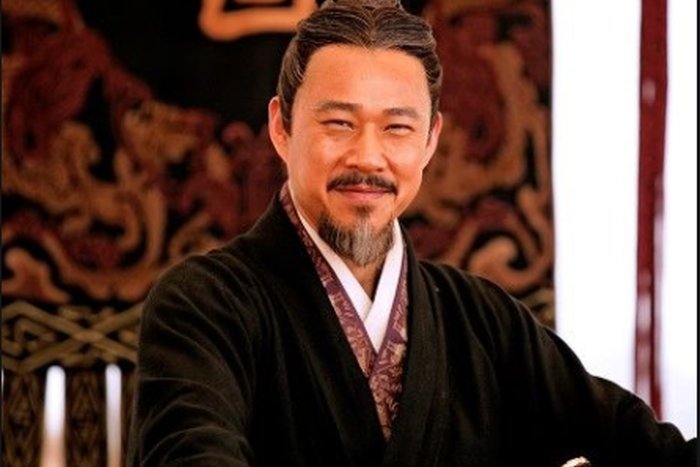 此人救过曹操一命，却立马被曹操处死，手下人为何心服口服？