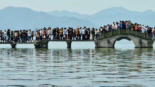 中秋西湖游客稀疏，是什么原因导致的？