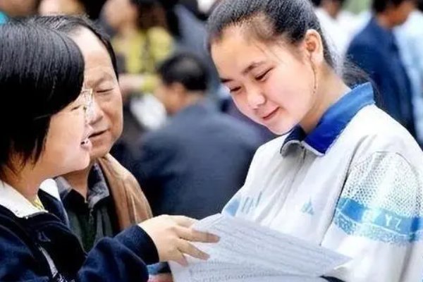 奎屯市高级中学录取分数线多少分？