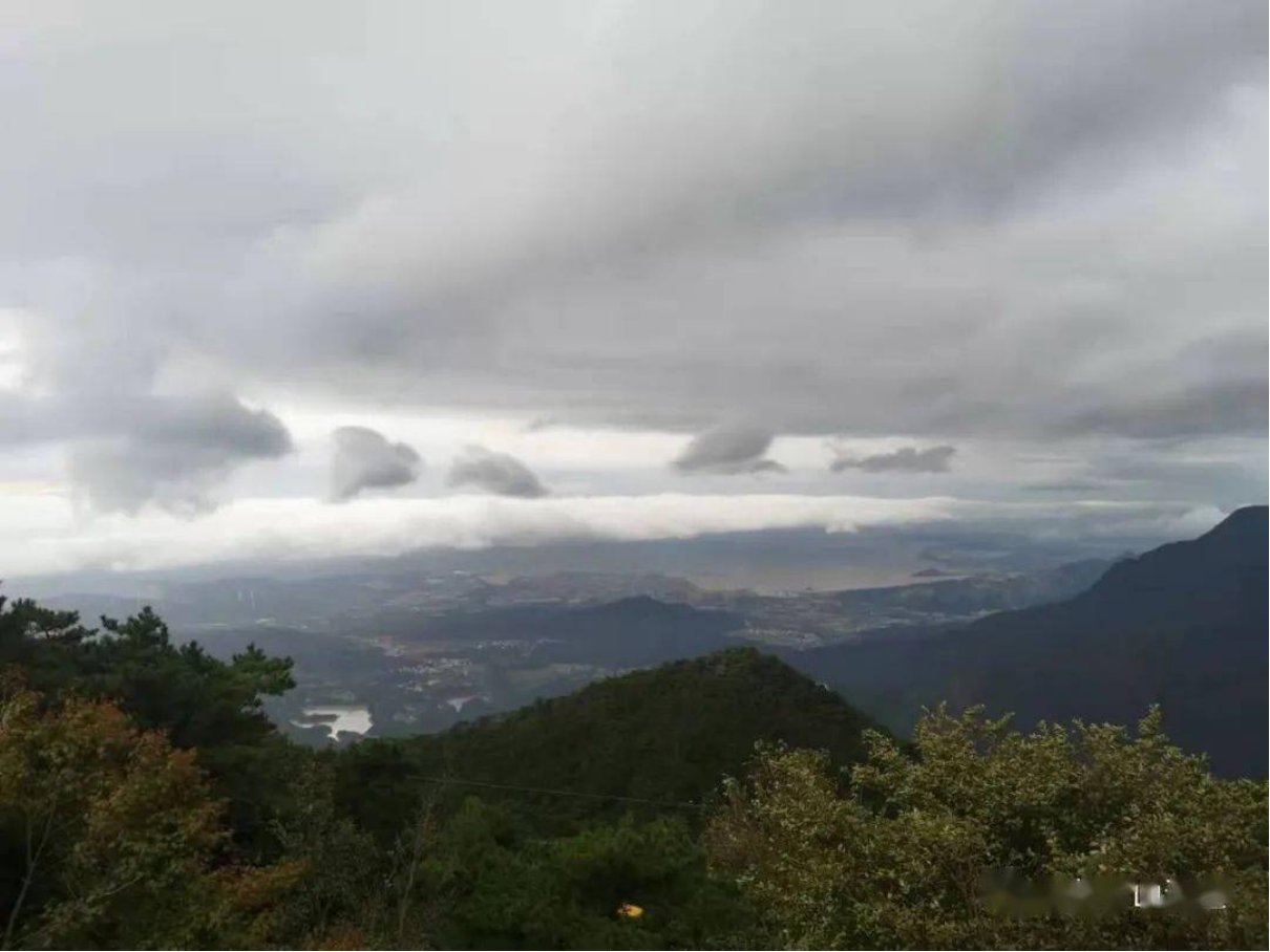 余南登庐山,观禹疏九江出自