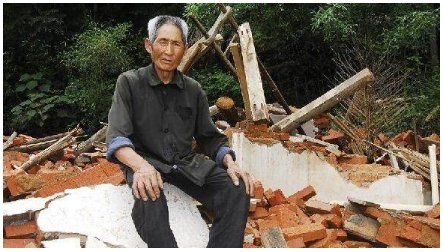 强拆老人房屋是犯罪行为吗？