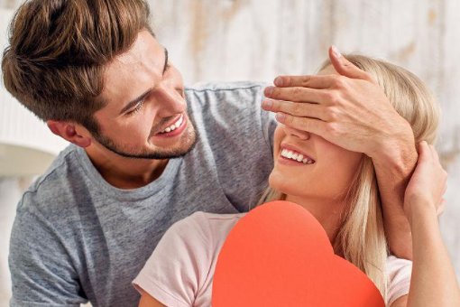 我想起个英文名字，要带月字。