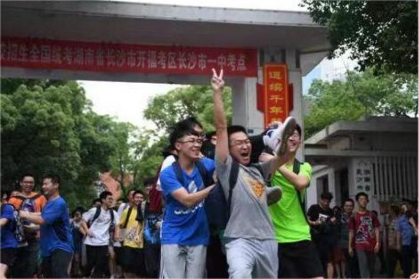 2013年湖南高考分数线