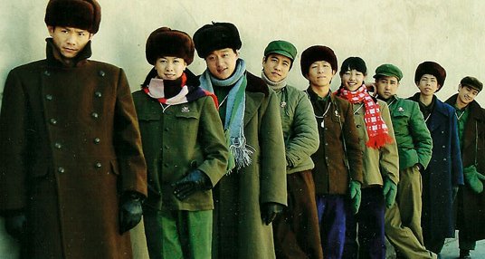 月亮在白莲花般的云朵里穿行是什么电视剧的歌曲