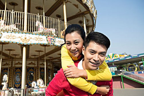 在谈恋爱时，你的对象是怎么逗你开心的？