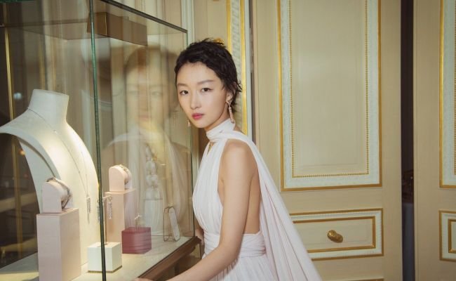 马思纯回应周冬雨不带她玩，马思纯和周冬雨为何日渐走远？