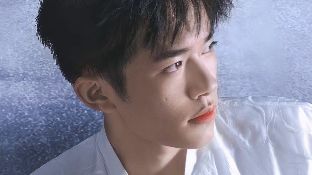 韩红用20个字力挺易烊千玺，放弃入职国家话剧院是他最好的选择吗？