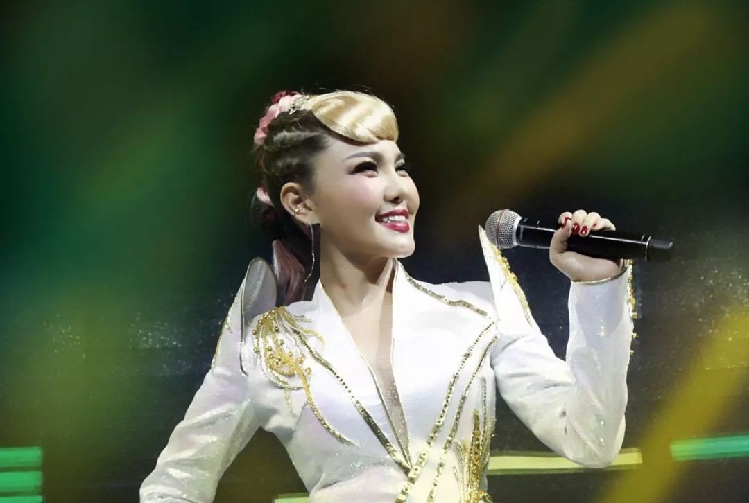 乌兰图雅是乌兰托娅吗？