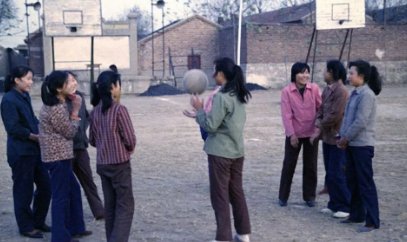 80后的中学教师辞职回乡当农民，他回乡具体是做什么的？