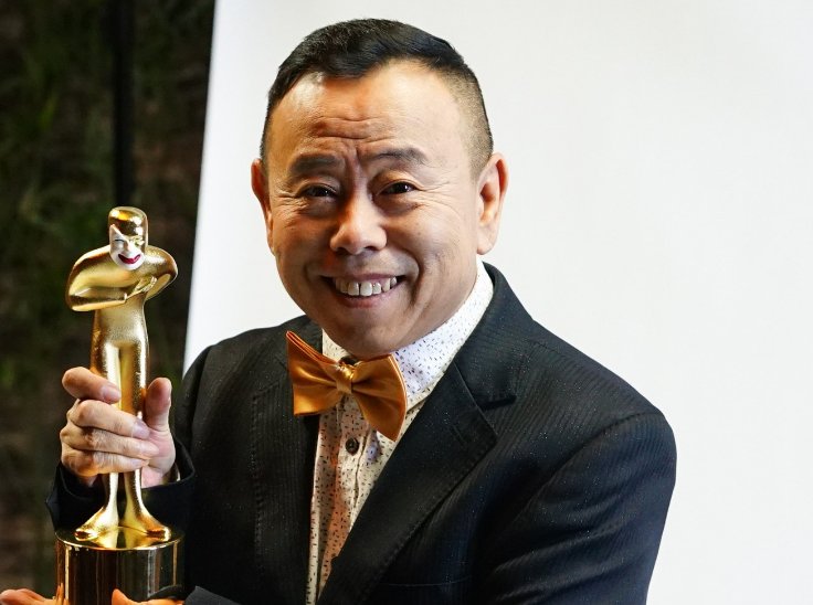 潘长江直播卖酒惹争议，无视反诈警官连麦，网友直呼目无法纪，你怎么看？