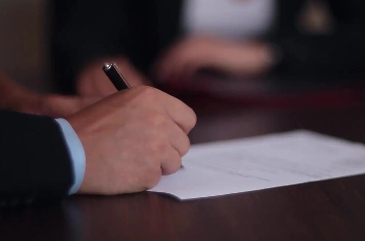 成年人千万不要随便签字,成年人乱签字会有哪些后果?