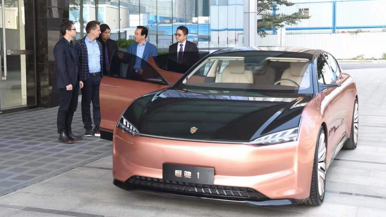 内饰豪华感直逼7系、S级，这台恒驰1你猜得多少钱？