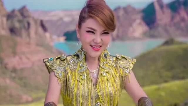 乌兰图雅是乌兰托娅吗？