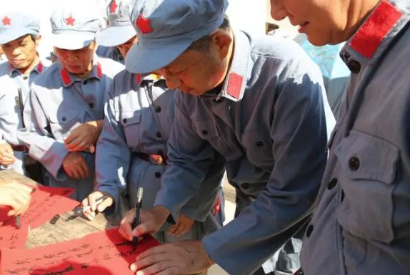 《红星照耀中国》红星为什么能照耀中国